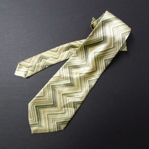 SM pour hommes green chevron necktie